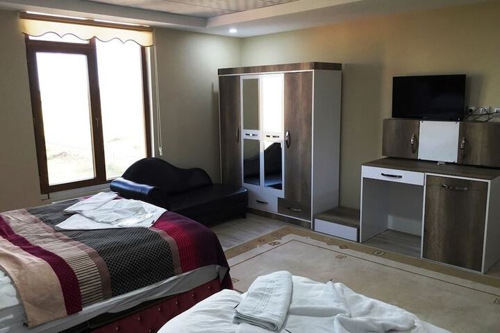 Room 9 of 13