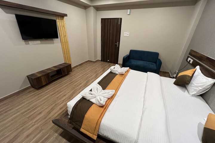 Room 5 of 17