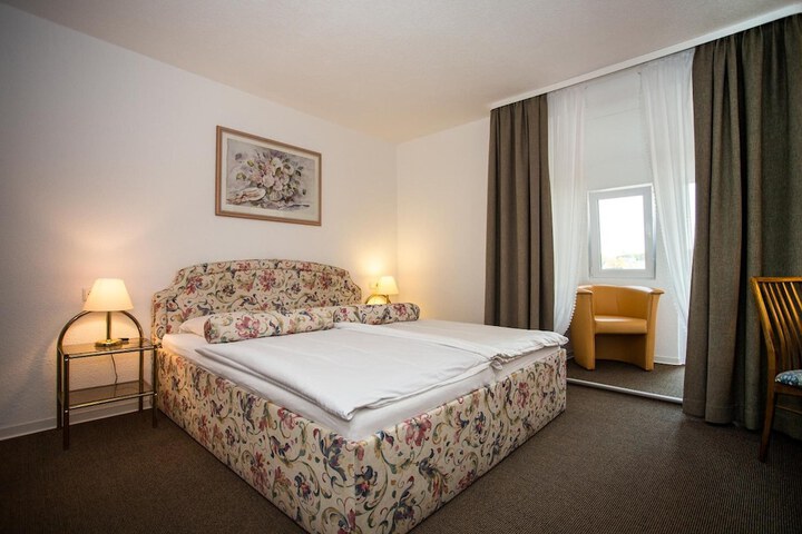 Room 12 of 25