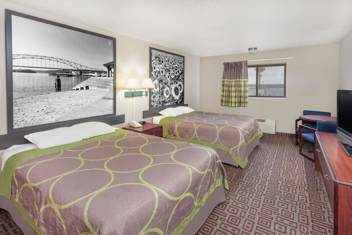 2 Queen Beds (2 of 7)