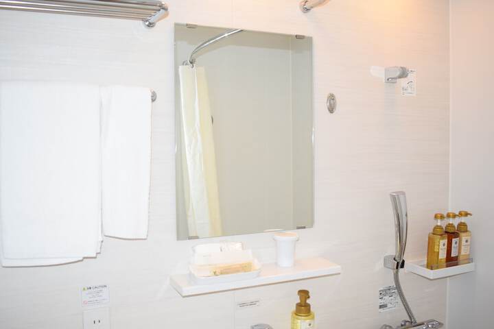 Room 12 of 48