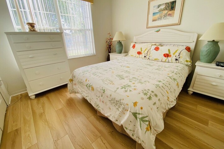 Room 4 of 28