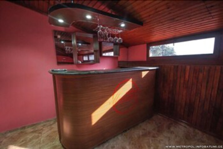 Lounge 34 of 42