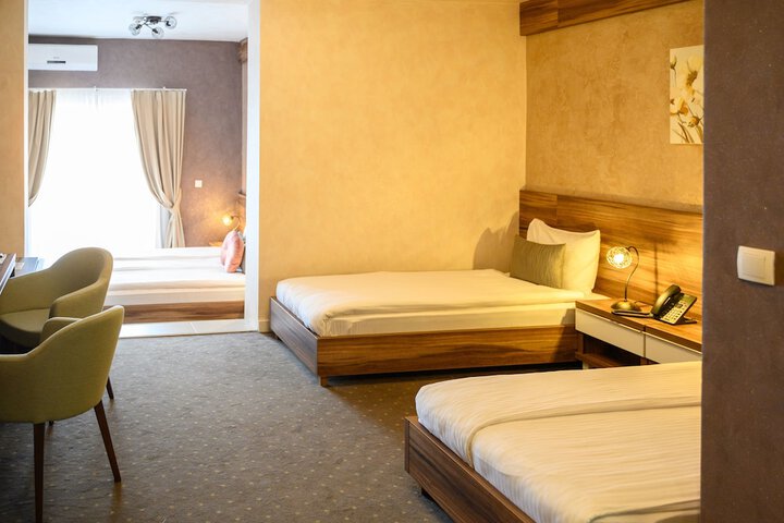 Room 13 of 21