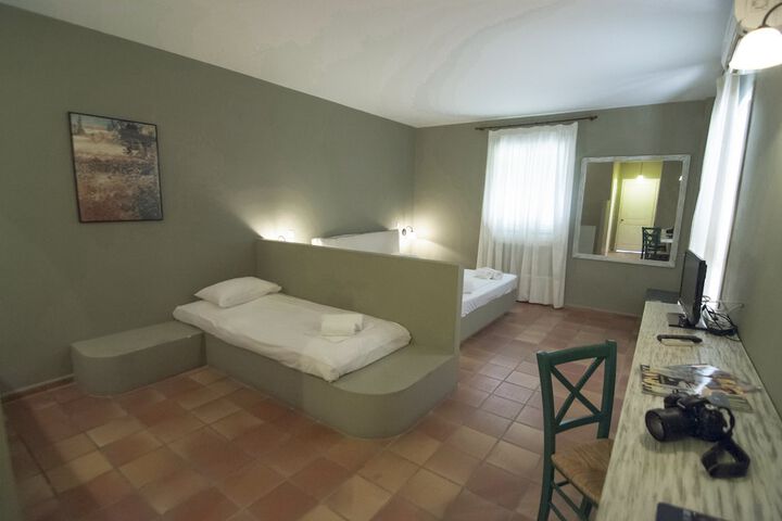 Room 16 of 93