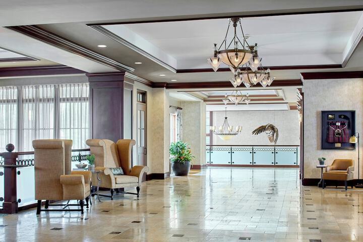 Lobby lounge