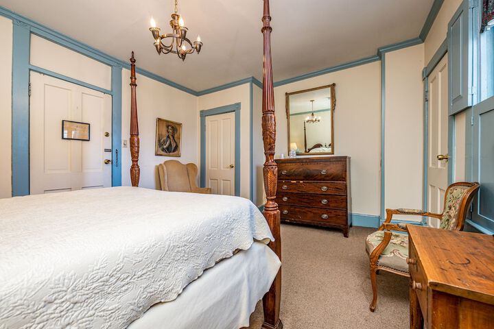 1 Queen Bed (18 of 35)