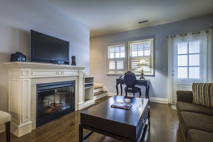 1 King Bed Executive Waterside Loft (27 of 30)