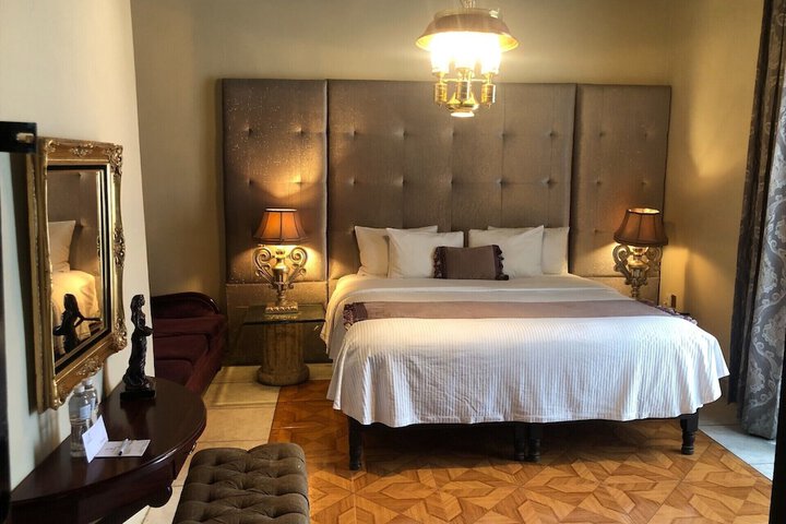 Room 8 of 20