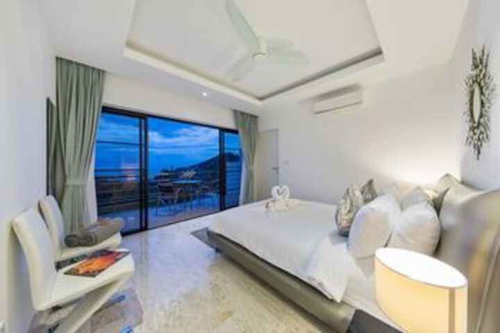 Room 11 of 28