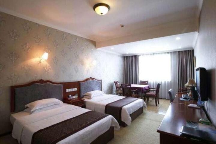 Tongnan Celebrity Hotel