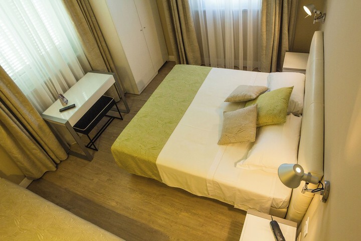 Room 25 of 49