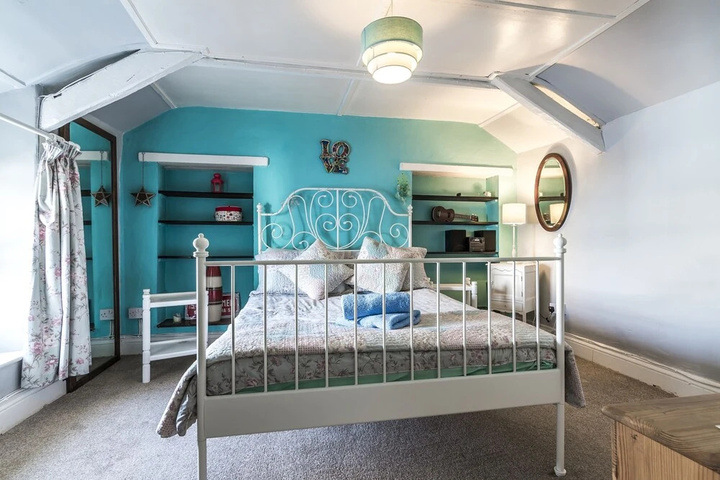 Room 5 of 13