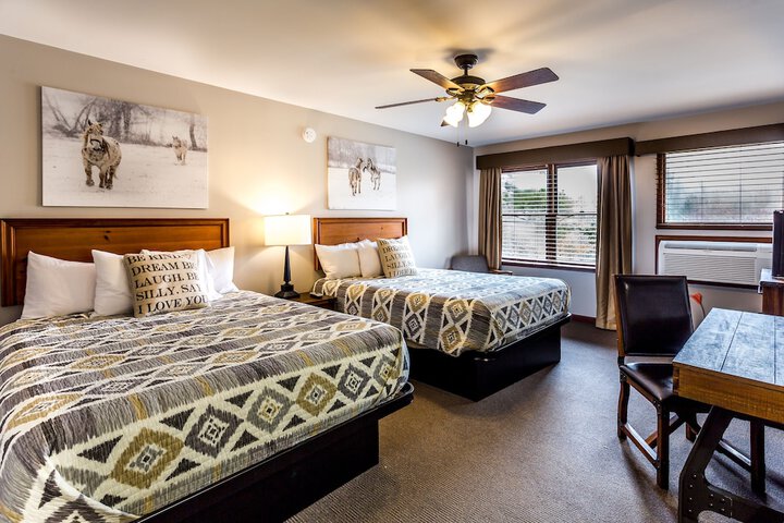 Standard 2 Queen Beds Hill View (14 of 16)