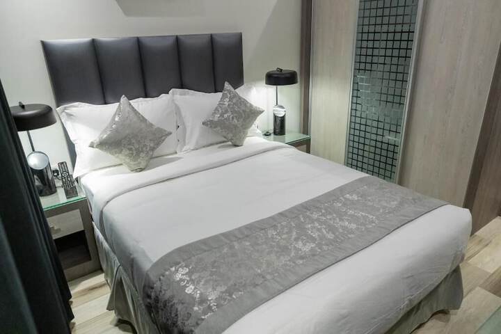 Room 12 of 25