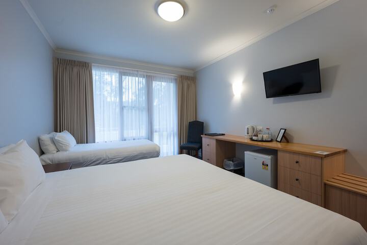 Room 36 of 210