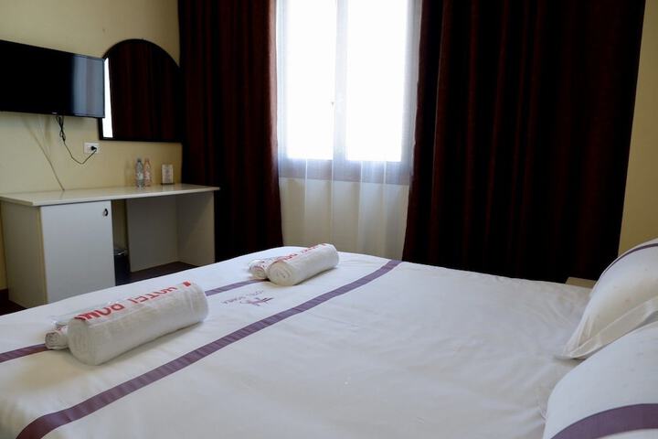 Room 21 of 28