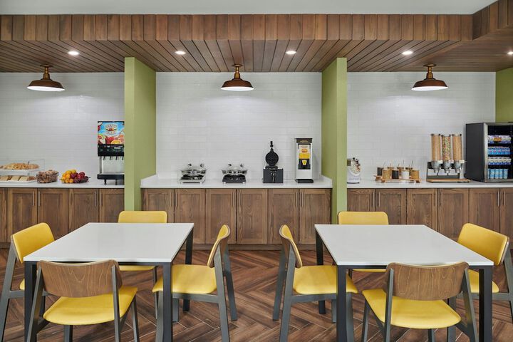 Breakfast/Coffee Service 33 of 36