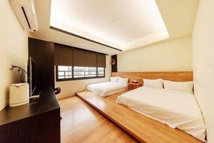 Room 13 of 25