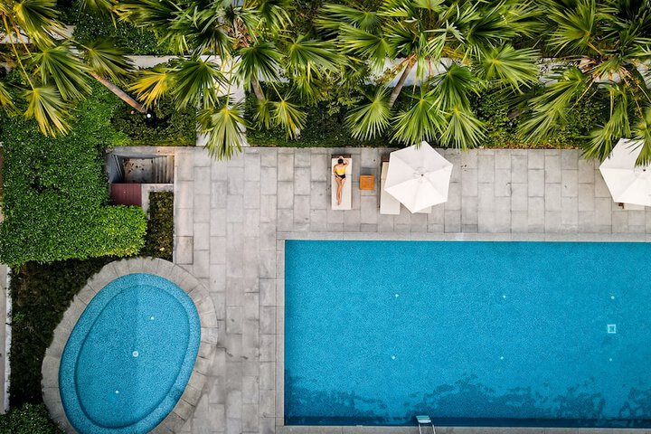 Hotel with Pool