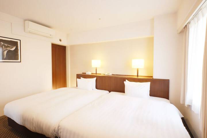 Room 25 of 103