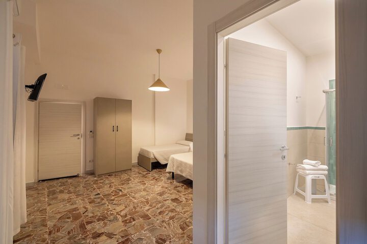 Room 27 of 126