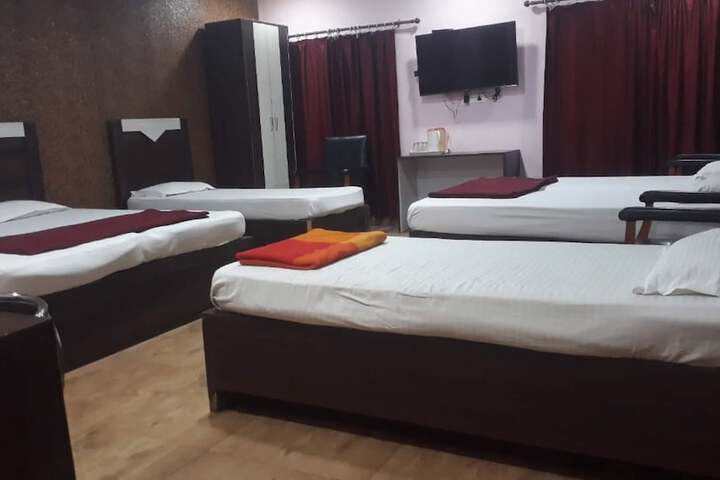 Room 9 of 15