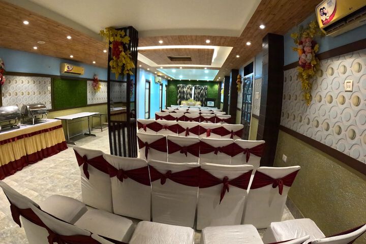 Business Center 16 of 17