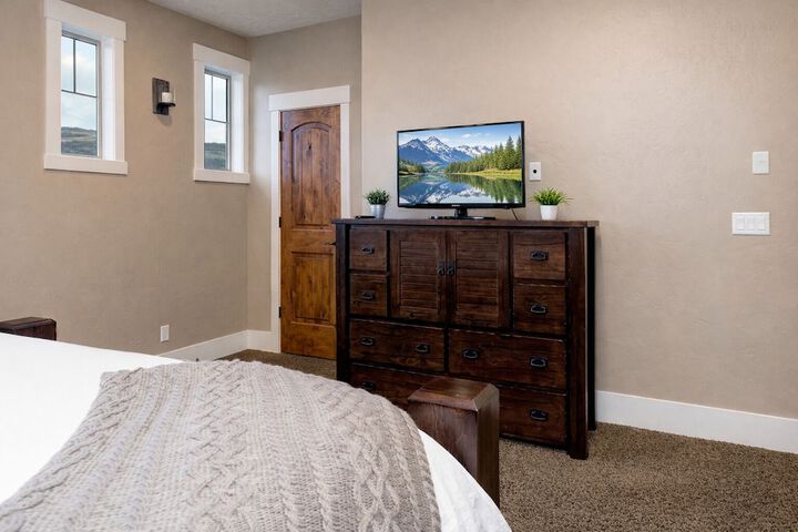 Room 6 of 76