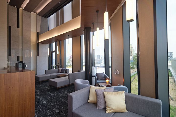 Lounge 98 of 158