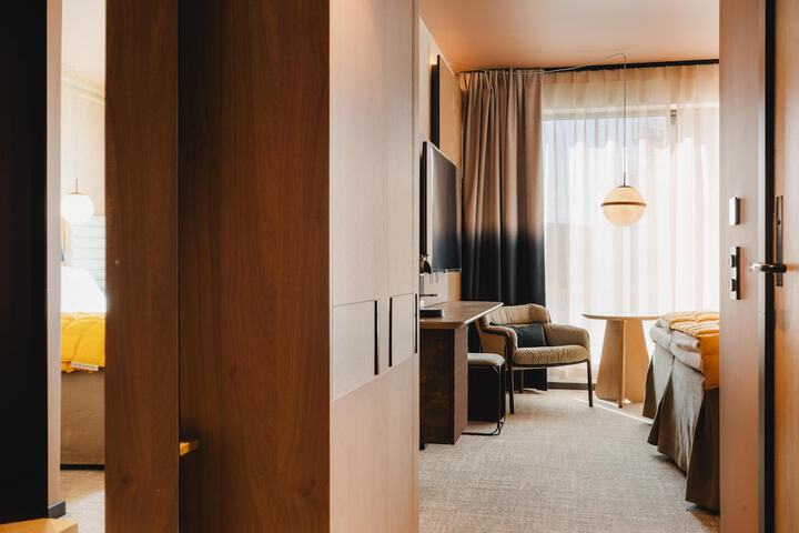 Room 32 of 89