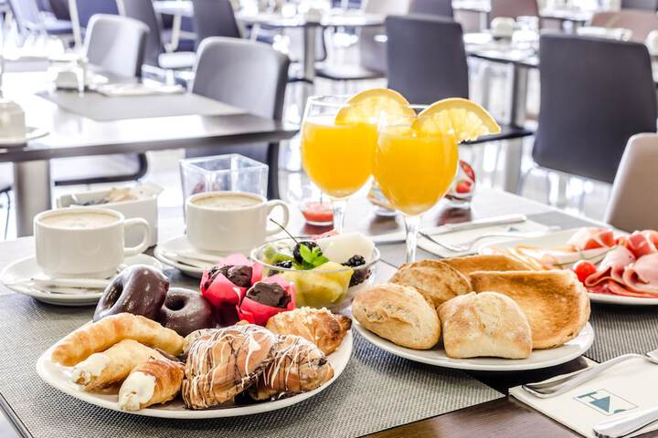 Breakfast/Coffee Service 22 of 34