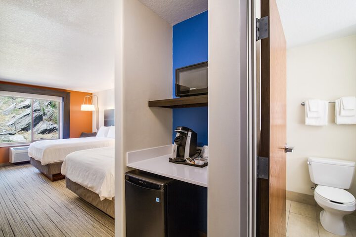 Room 4 of 58
