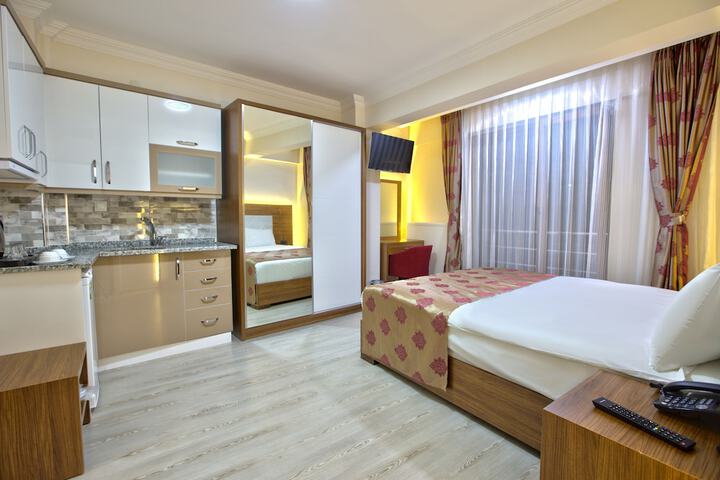 Room 3 of 20