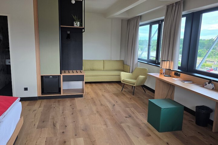 Room 8 of 46