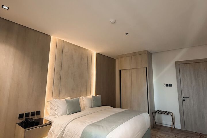 Room 25 of 48
