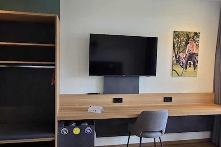 Room 30 of 84