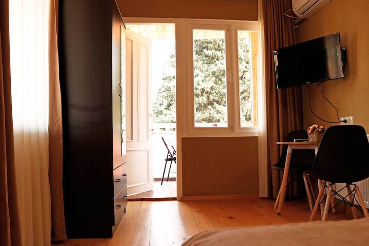 Room 27 of 71