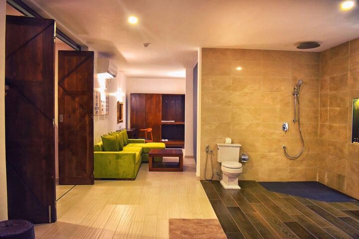 Room 53 of 109