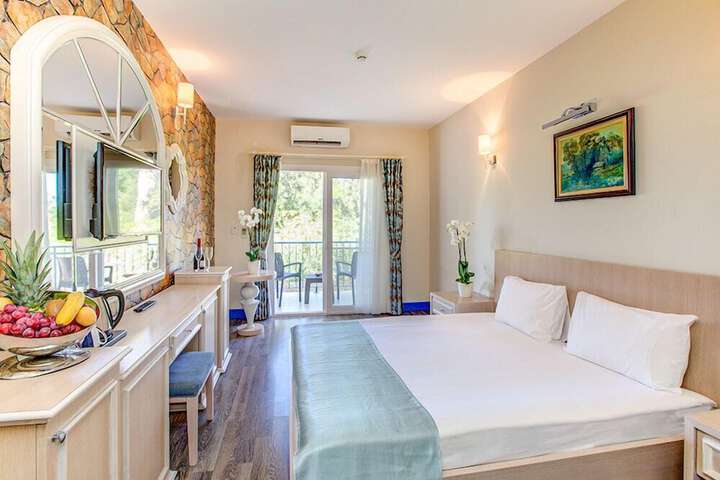 Room 4 of 20