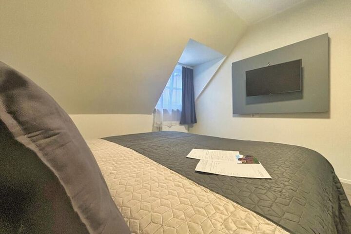 Room 8 of 60