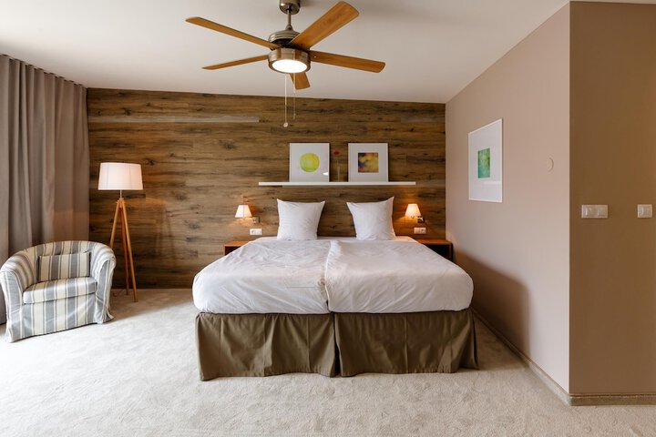 Room 34 of 115