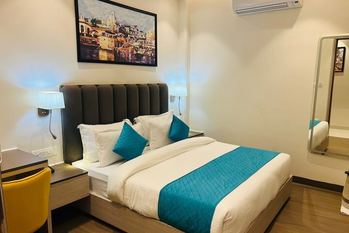 Room 16 of 30