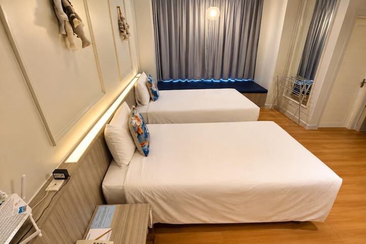 Room 28 of 198
