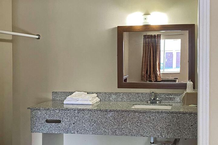 2 Double Beds (6 of 8)