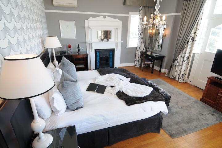 Room 3 of 62
