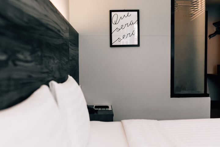 Room 13 of 38