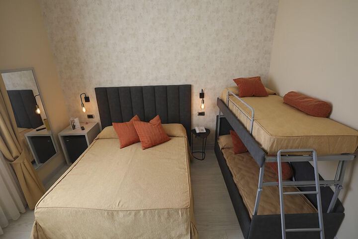 Room 26 of 65