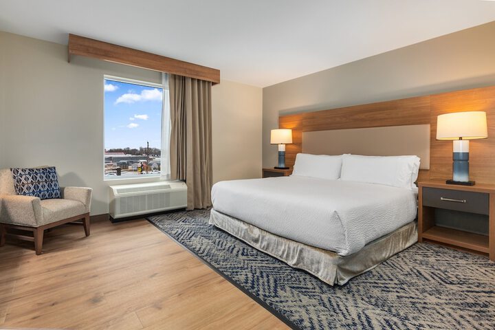 Studio King Size Bed (7 of 20)