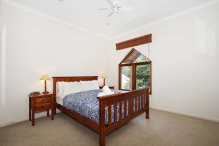 Room 6 of 16
